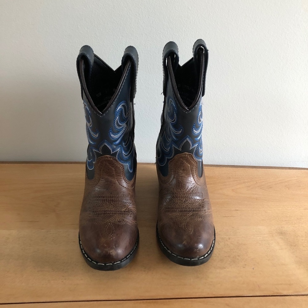 Kids boots size 10